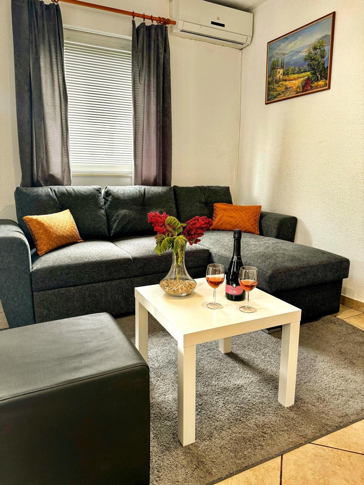 Apartmani Cvangic Vir Eksteriør billede